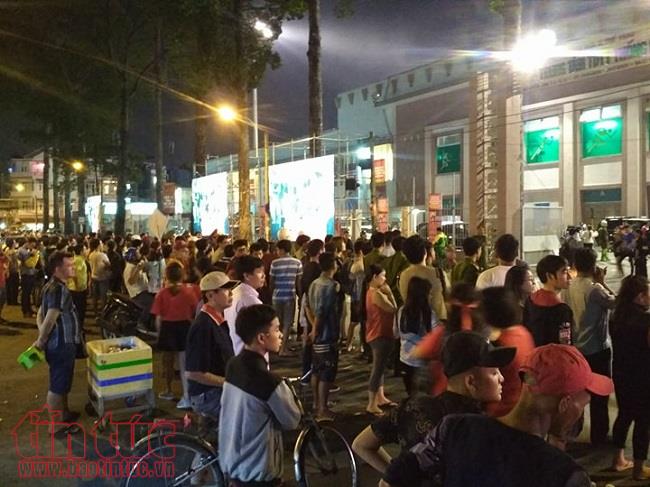 Người hâm mộ thất vọng vì không xin được chữ ký tuyển thủ U23 Việt Nam ảnh 13